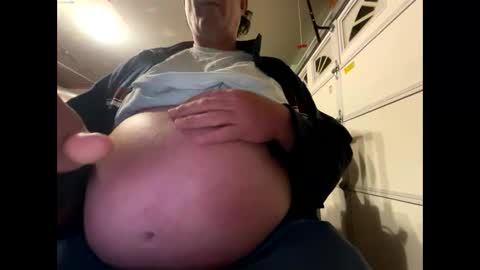 feedmyhugebelly online show from May 27, 2:41 am