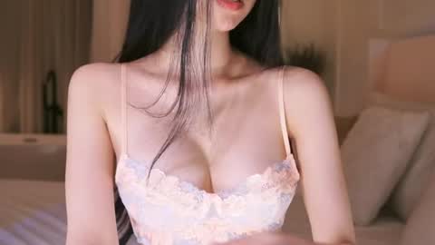 feel_me_00 online show from March 29, 4:18 pm