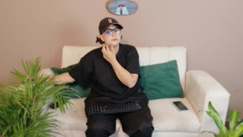 Feelena online show from September 19, 1:01 pm