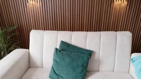 Feelena online show from December 18, 5:19 pm