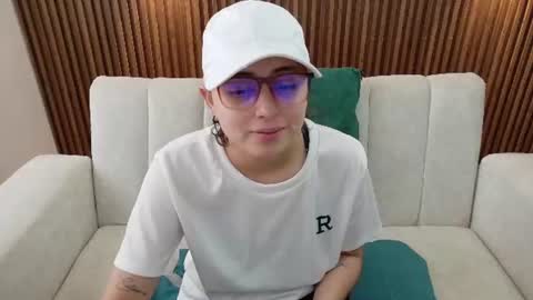 Snapshot of feelina_firesoul chatting on June 24, 12:48 pm Feelena online show from June 24, 12:48 pm