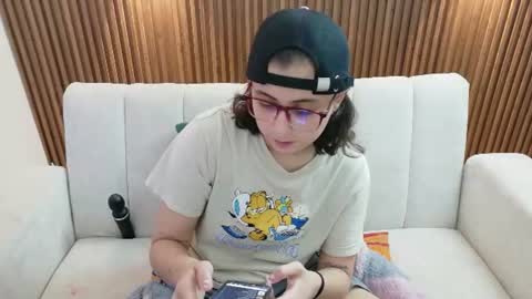 Snapshot of feelina_firesoul chatting on June 30, 3:24 pm Feelena online show from June 30, 3:24 pm