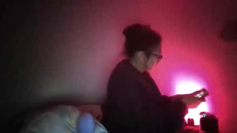 Snapshot of feetnymph chatting on February 2, 2:10 am Soley online show from February 2, 2:10 am