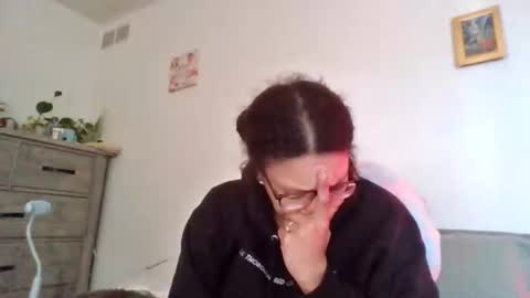Snapshot of feetnymph chatting on February 7, 8:56 pm Soley online show from February 7, 8:56 pm