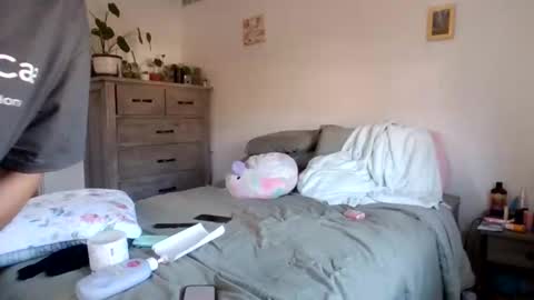 Snapshot of feetnymph chatting on March 8, 9:29 pm Soley online show from March 8, 9:29 pm