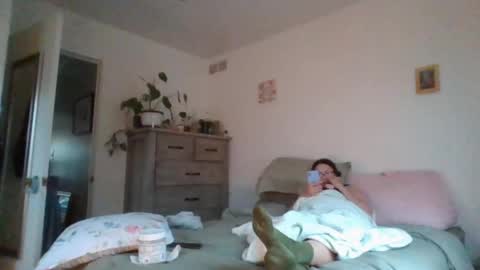Snapshot of feetnymph chatting on March 11, 8:59 pm Soley online show from March 11, 8:59 pm