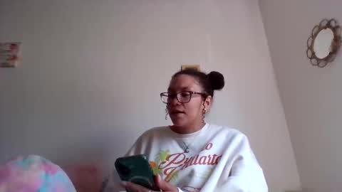 Snapshot of feetnymph chatting on June 2, 3:25 pm Soley online show from June 2, 3:25 pm