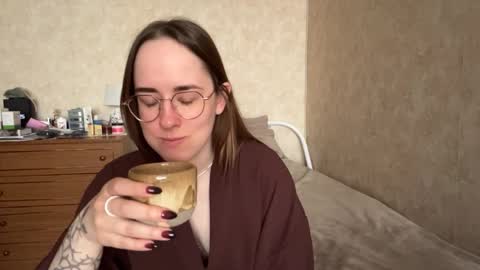 Mary online show from April 8, 8:25 am