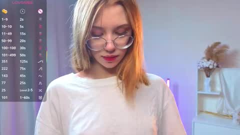 Snapshot of feliceallston chatting on October 27, 11:03 am Doris online show from October 27, 11:03 am