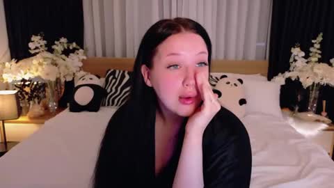 Felicia Herceg online show from November 13, 7:46 pm