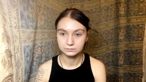 Lola online show from April 2, 9:01 pm