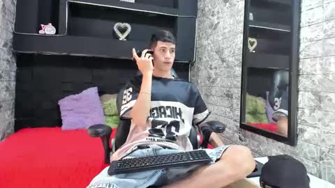 felipe fiire online show from May 4, 2:57 pm