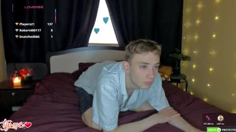Snapshot of felixcurt69 chatting on April 22, 9:11 am felixcurt online show from April 22, 9:11 am