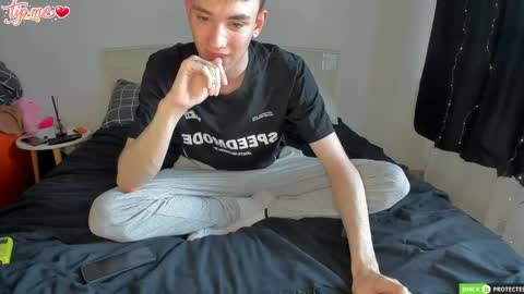 Snapshot of felixcurt69 chatting on May 23, 1:15 pm felixcurt online show from May 23, 1:15 pm