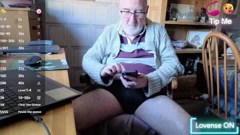 Snapshot of fellainsp8 chatting on October 24, 2:02 pm Adam online show from October 24, 2:02 pm