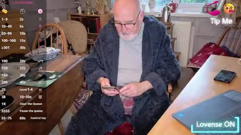 Snapshot of fellainsp8 chatting on October 31, 7:20 am Adam online show from October 31, 7:20 am