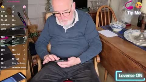 Snapshot of fellainsp8 chatting on December 1, 2:44 pm Adam online show from December 1, 2:44 pm