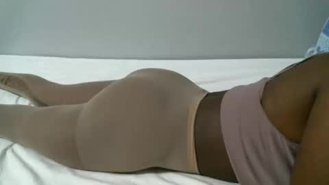 Snapshot of femaqueen chatting on February 22, 7:34 am Navil online show from February 22, 7:34 am