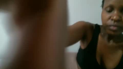 Snapshot of femaqueen chatting on March 2, 8:27 am Navil online show from March 2, 8:27 am
