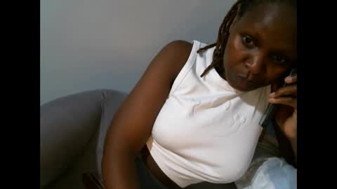 Snapshot of femaqueen chatting on October 5, 8:40 pm Navil online show from October 5, 8:40 pm
