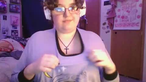 femcelsam online show from April 6, 4:10 am