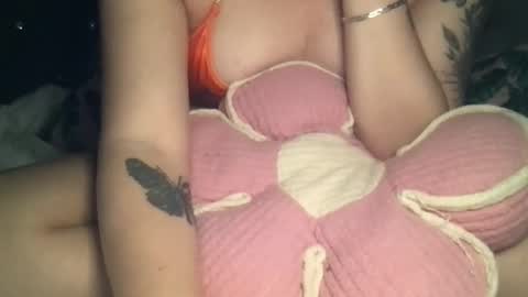 Snapshot of femmefatalebabe chatting on October 31, 5:41 am online show from October 31, 5:41 am