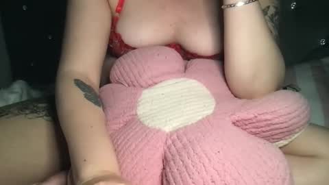 Snapshot of femmefatalebabe chatting on November 8, 7:52 am online show from November 8, 7:52 am