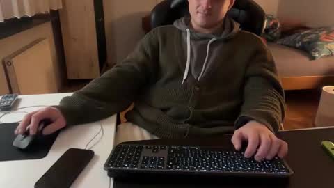 Snapshot of feniopl1 chatting on February 24, 9:57 pm Bart online show from February 24, 9:57 pm