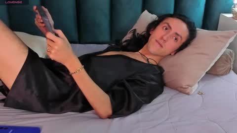 Snapshot of fenix_karoll chatting on March 4, 5:24 pm Karol online show from March 4, 5:24 pm