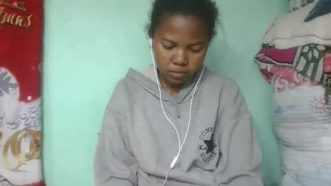 Snapshot of fenou122745 chatting on September 15, 7:03 pm fenou122745 online show from September 15, 7:03 pm