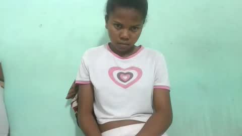 Snapshot of fenou122745 chatting on October 3, 5:15 am fenou122745 online show from October 3, 5:15 am