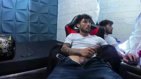 Snapshot of ferchodaniels chatting on February 5, 2:40 am Daniel Fernando online show from February 5, 2:40 am