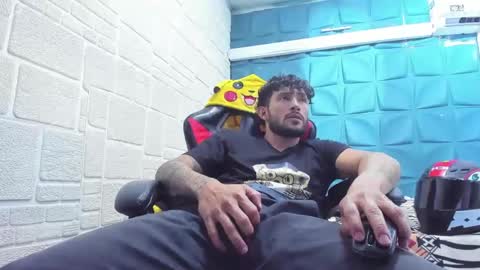 Snapshot of ferchodaniels chatting on February 11, 2:35 am Daniel Fernando online show from February 11, 2:35 am