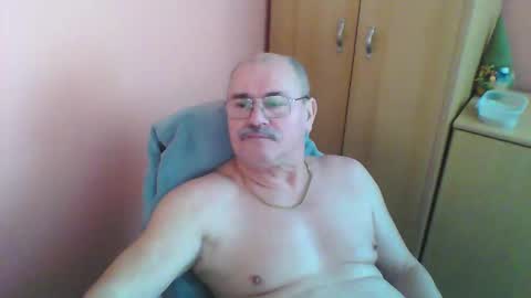 Snapshot of ferda5908736 chatting on January 27, 9:13 am ferda5908736 online show from January 27, 9:13 am