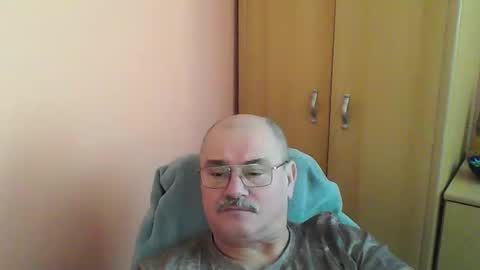 Snapshot of ferda5908736 chatting on February 16, 7:15 am ferda5908736 online show from February 16, 7:15 am