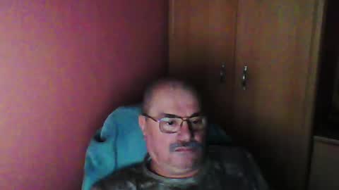 Snapshot of ferda5908736 chatting on February 18, 5:20 am ferda5908736 online show from February 18, 5:20 am