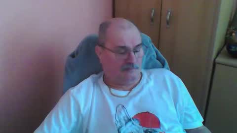 Snapshot of ferda5908736 chatting on February 25, 7:42 am ferda5908736 online show from February 25, 7:42 am