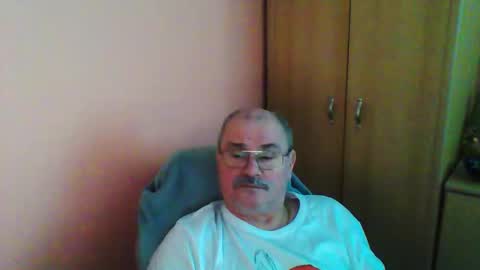 Snapshot of ferda5908736 chatting on February 26, 7:42 am ferda5908736 online show from February 26, 7:42 am