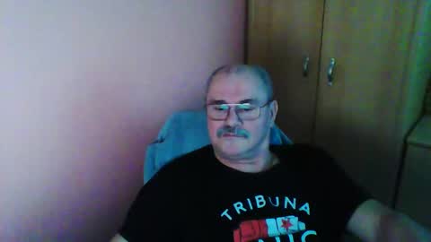 Snapshot of ferda5908736 chatting on February 28, 4:10 pm ferda5908736 online show from February 28, 4:10 pm
