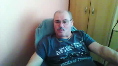 Snapshot of ferda5908736 chatting on March 4, 8:13 am ferda5908736 online show from March 4, 8:13 am
