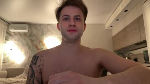 ferminlune online show from April 7, 9:48 pm