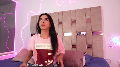 fernanda_thail_ online show from April 13, 7:41 pm
