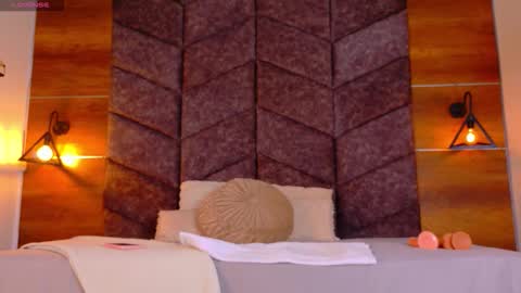 FERNANDA BROWN  online show from March 21, 7:39 pm