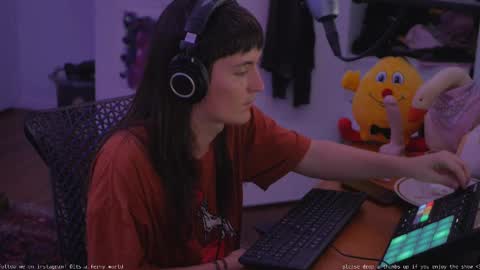 Snapshot of fernydew chatting on February 13, 2:20 pm Fern next stream 430pm Monday PST online show from February 13, 2:20 pm