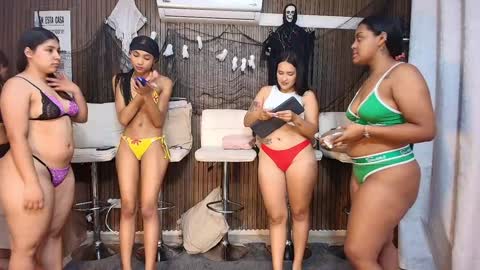 Snapshot of fetishcouples chatting on October 23, 11:42 am alice and samm online show from October 23, 11:42 am