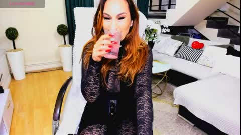 Snapshot of fetishfantasyeve chatting on June 1, 9:27 pm Fetishfantasyme my X online show from June 1, 9:27 pm