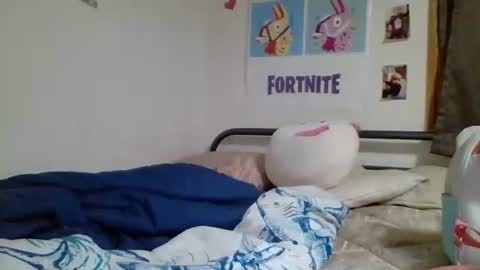 gummybear101 online show from September 16, 12:11 am