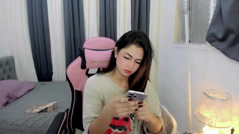 Jade online show from December 7, 10:45 am