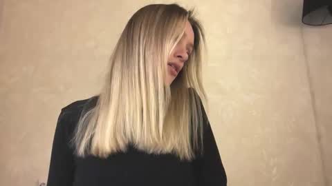 Lisa online show from December 19, 9:27 am