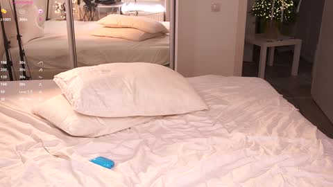 Snapshot of ffoxyflame chatting on January 5, 3:53 am -- stay in touch with me online show from January 5, 3:53 am